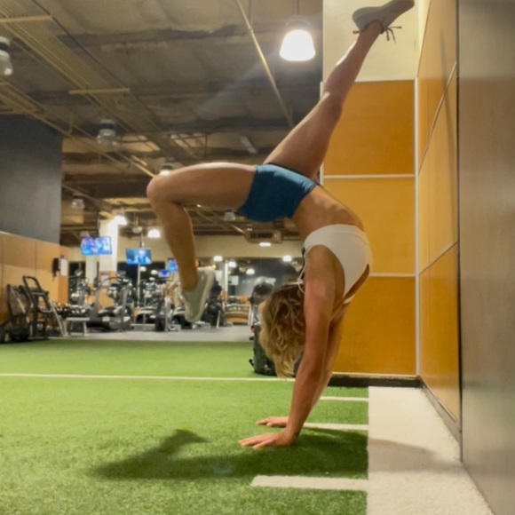 Meet your Posher, Kristen - Picture 3 of 3